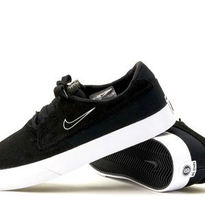 BRAND NEW NIKE SB SHANE BLACK/WHITE SKATER SHOES!